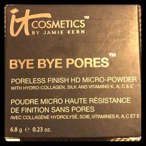 It Cosmetics bye bye pores translucent powder